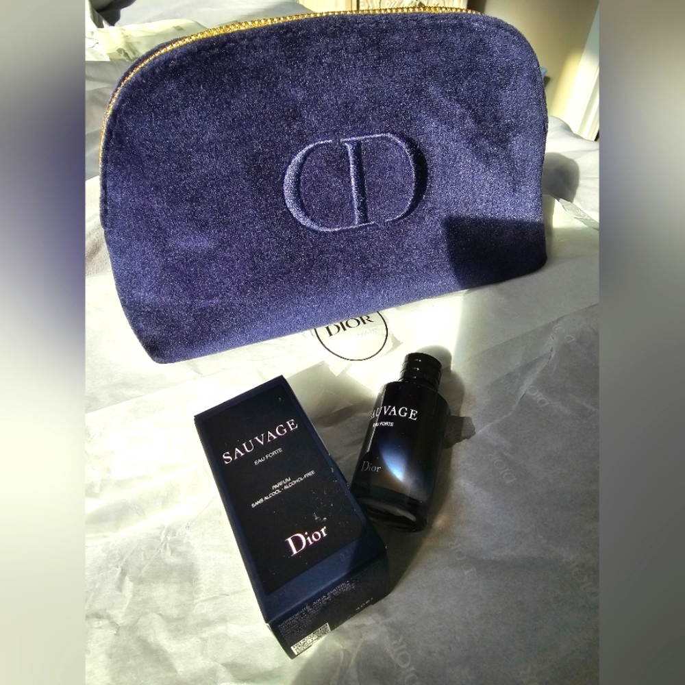 Dior make up bag with Sauvage 10 ml